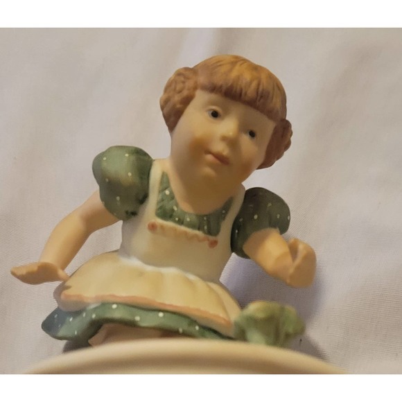 Vintage 1983 Hallmark Music Box - Picture 7 of 8